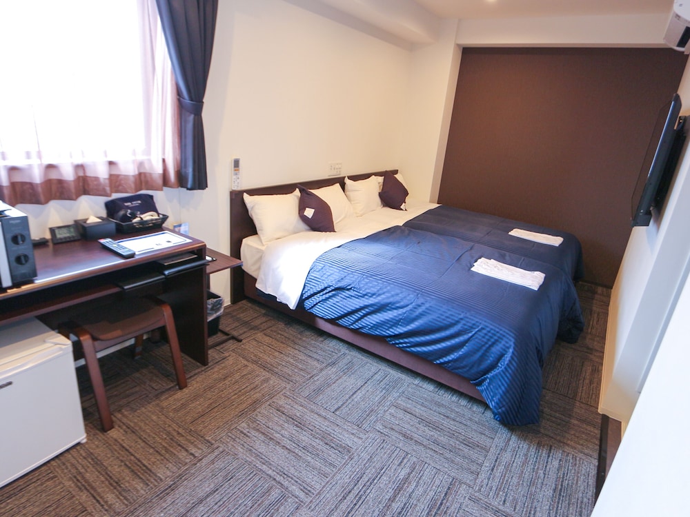ROOM, TWIN BEDS