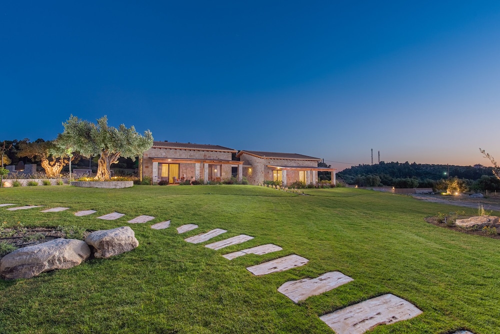 Mint Retreat Suites 28/42