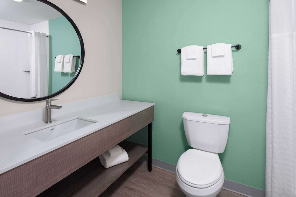 ECHO Suites Extended Stay by Wyndham Madison 48/53