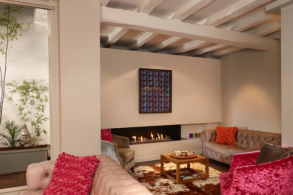 Hotel de Notre Dame Maitre Albert 34/65