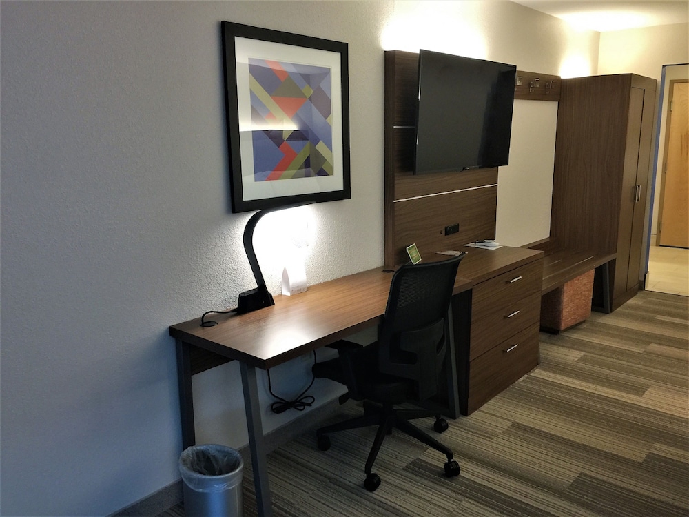 HOLIDAY INN EXPRESS & SUITES DANVILLE 40/42