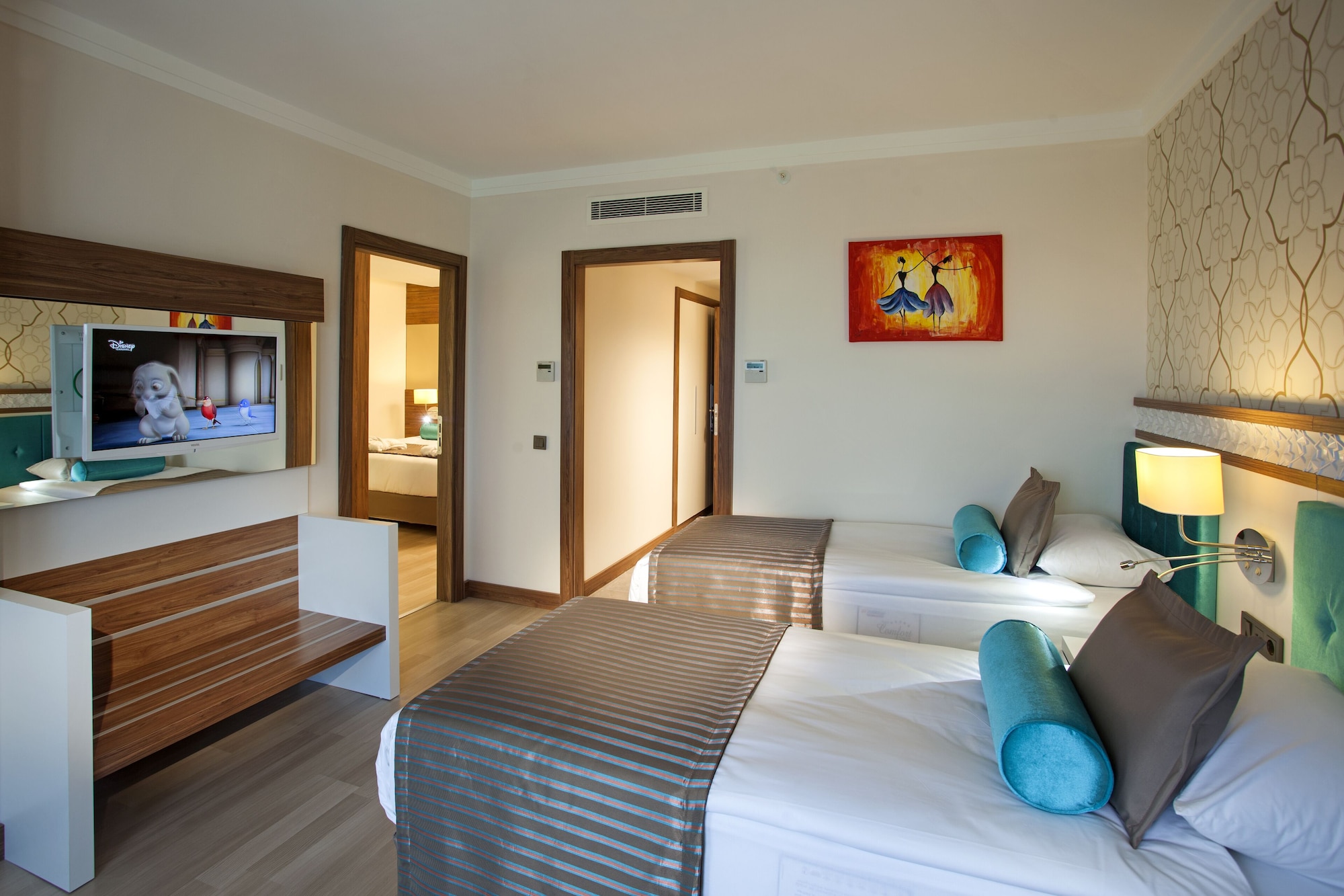 2 Bedrooms, Suite, Queen and Twin Beds, Sea Side, 2 Bathrooms
