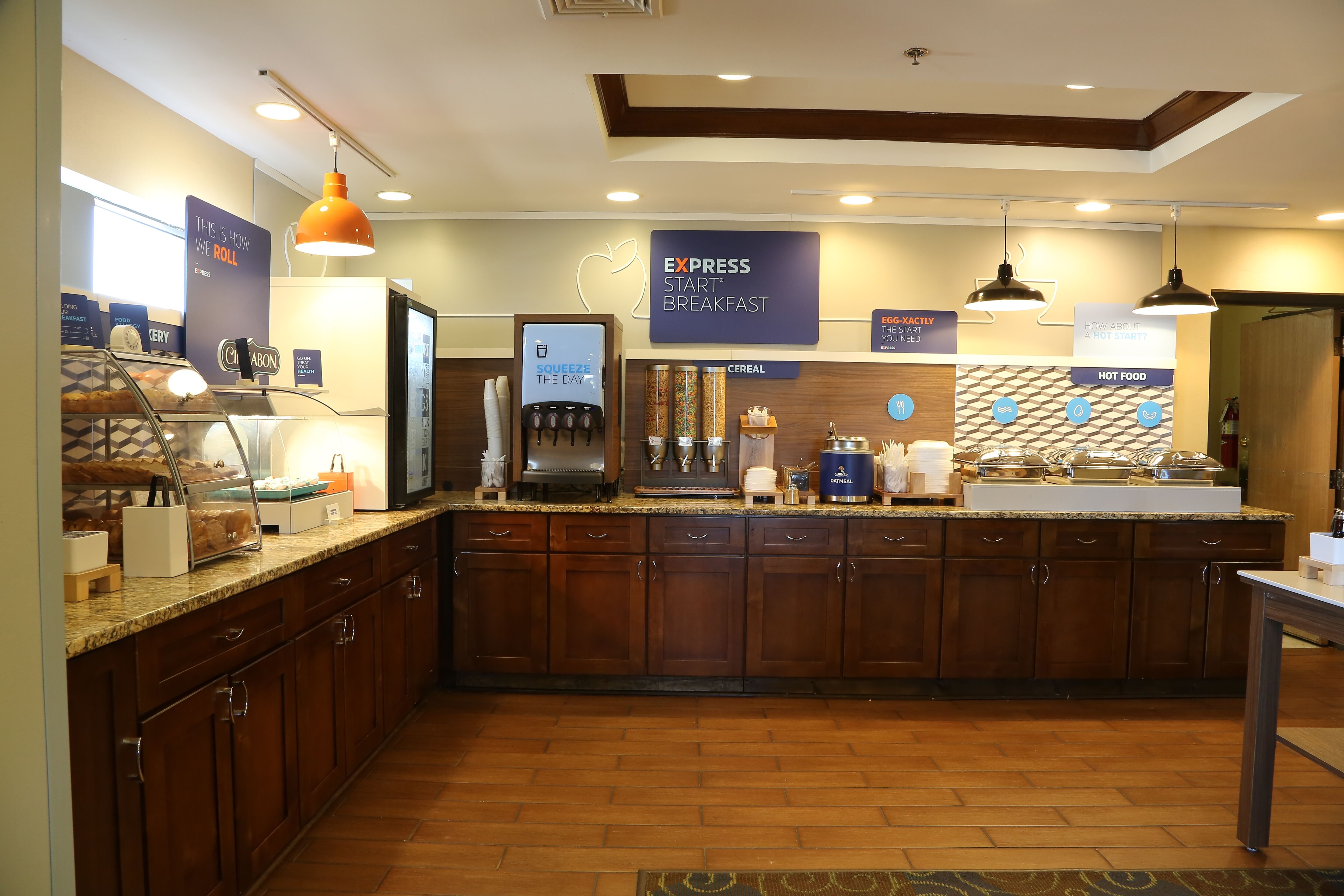 Holiday Inn Express Hotel And Suites Cleveland 9/35