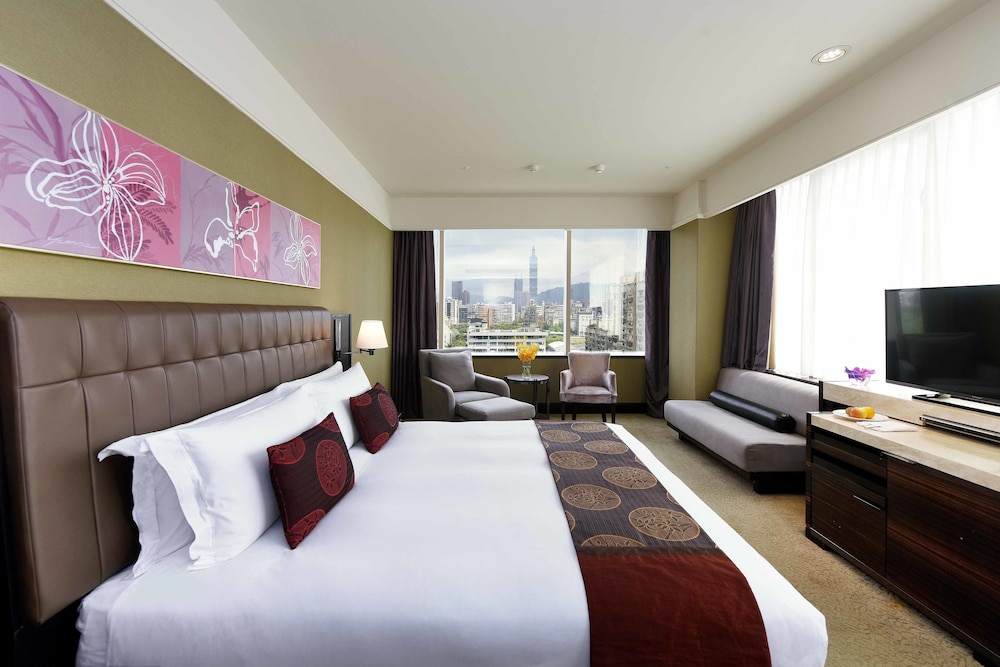 DELUXE, DOUBLE BED