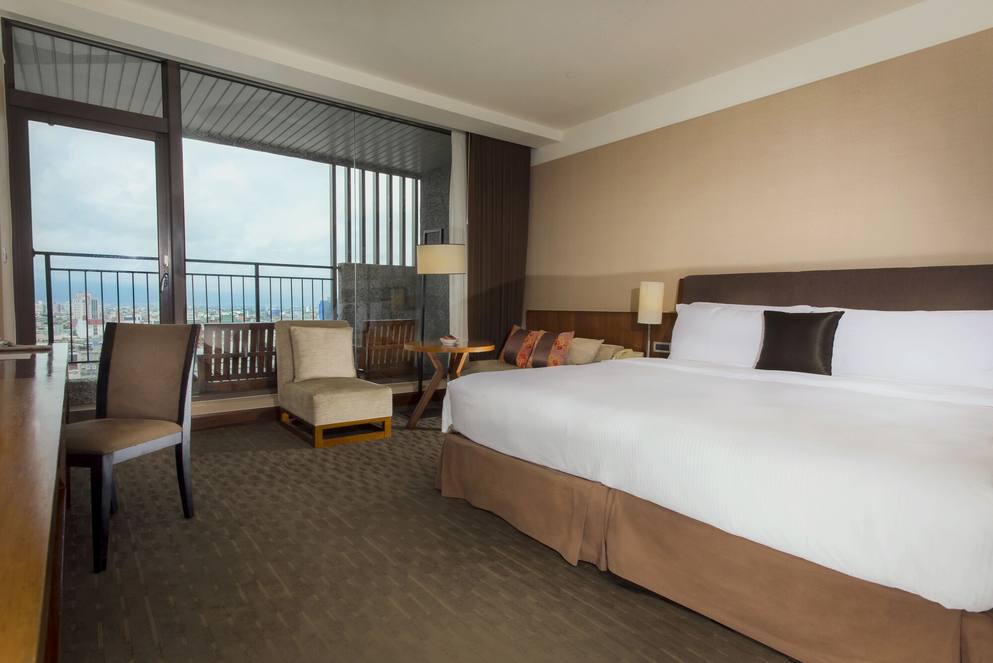 SUPERIOR, KING BED, BALCONY