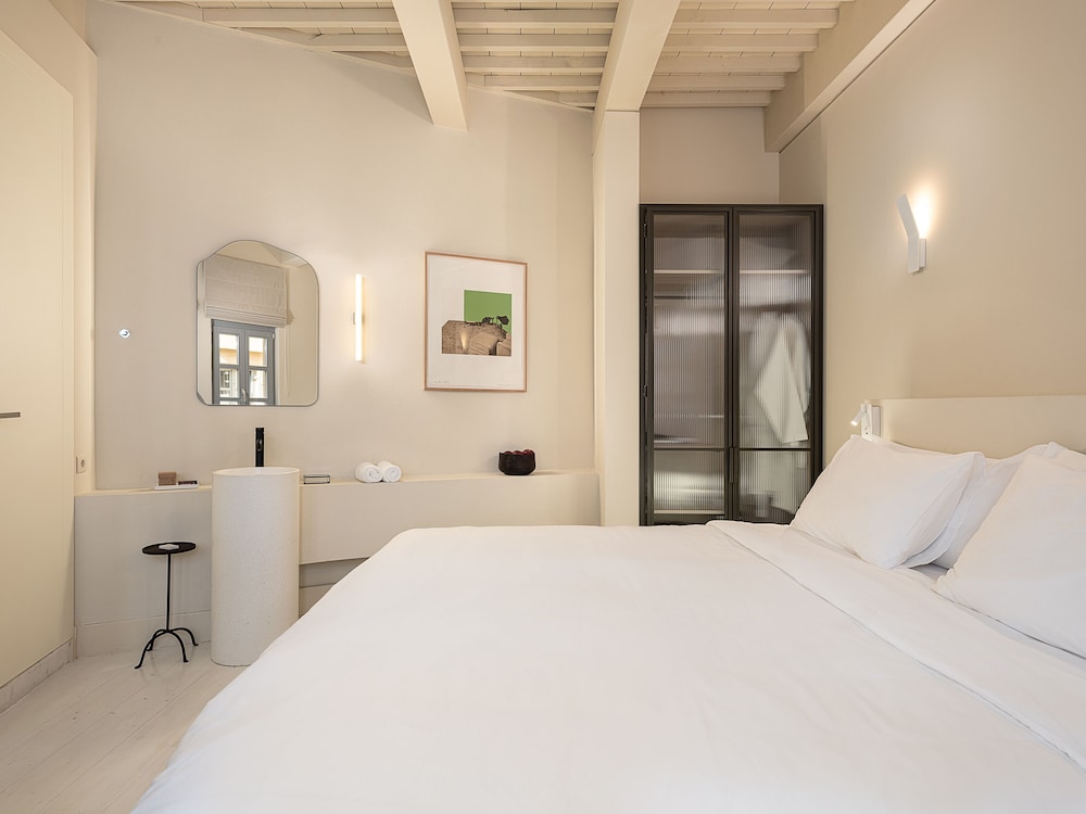 Maisonette, King Bed, Sofa