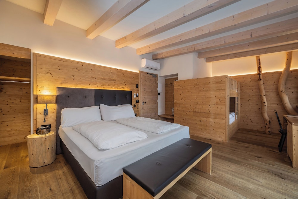 Deluxe, Family, King Bed, Bunk Bed