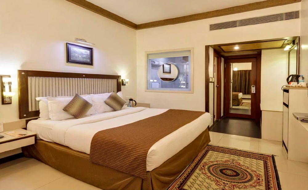 Hotel Vrishali Executive 16/61