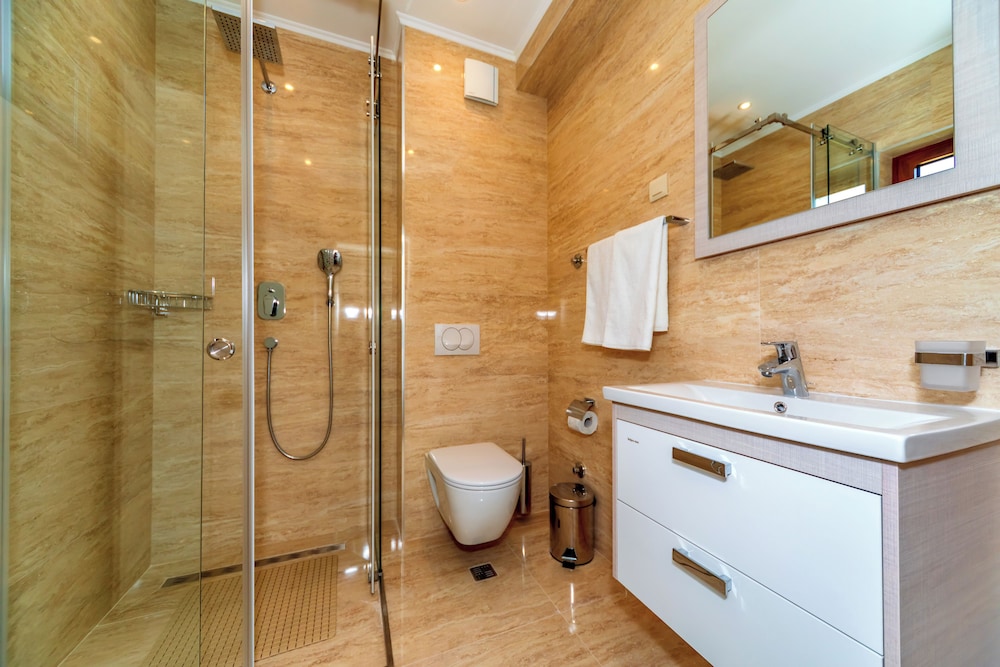 Luxury apartments Queen 45/47