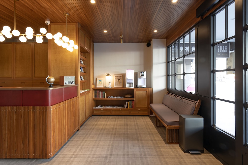 River inn Station Kaohsiung 35/50