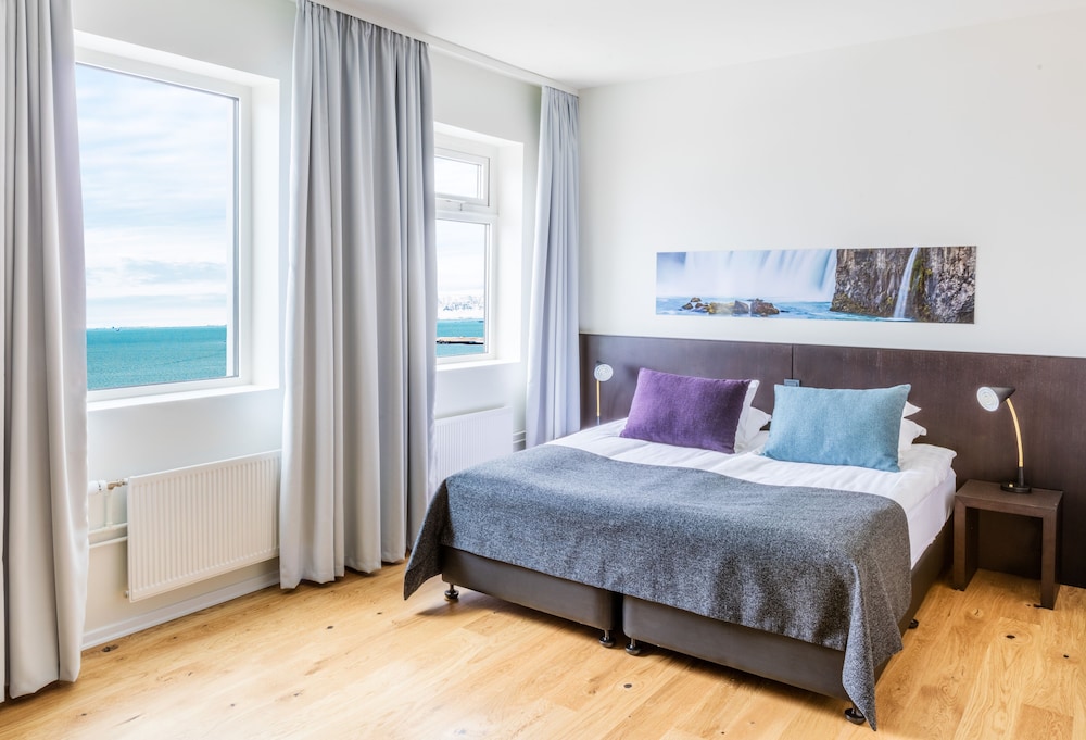 ROOM, DOUBLE OR TWIN BED, TOWER VIEW