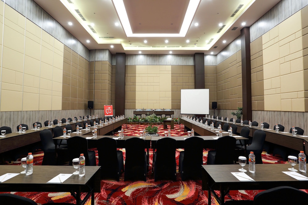 Bigland Sentul Hotel and Convention (ex Olympic Renotel Sentul) 42/50