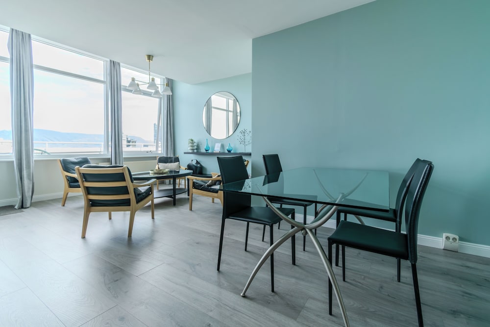 Mani Apartments 49/50