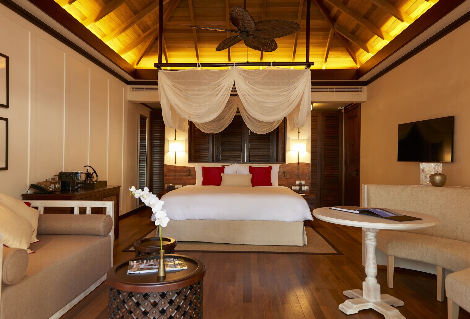 BEACH, VILLA, KING BED