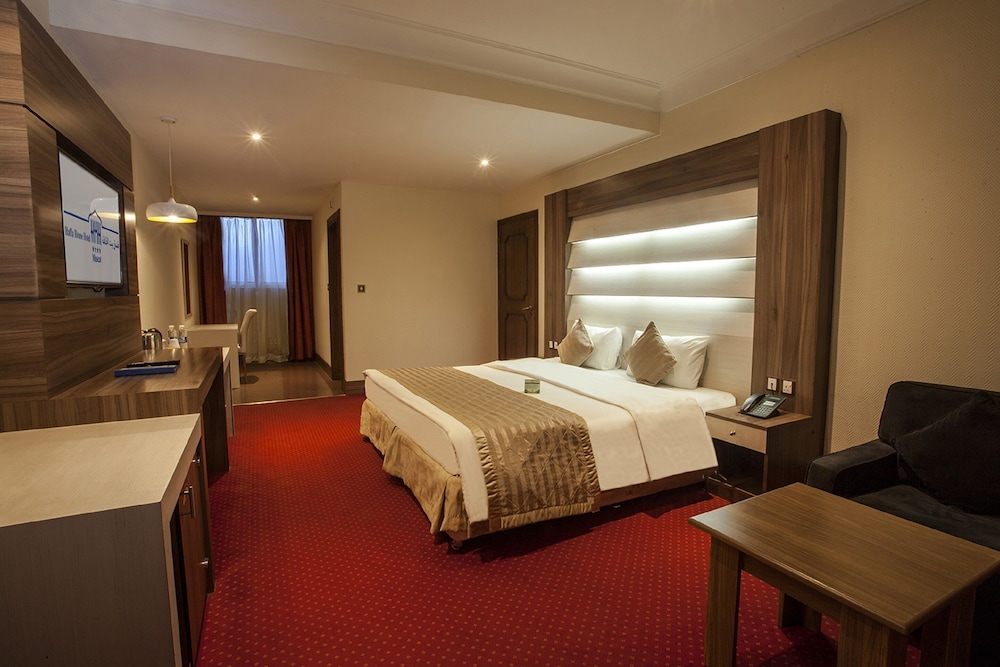 DELUXE, SUITE