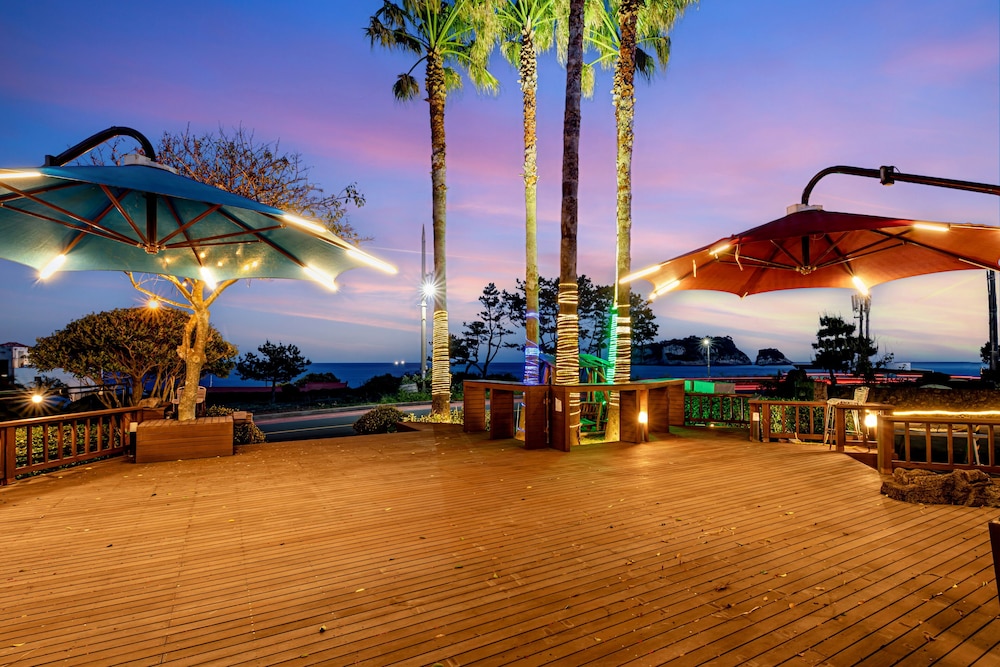 T Island Resort 57/73