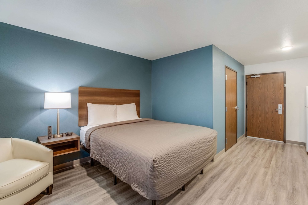 WoodSpring Suites Novi Farmington 15/47