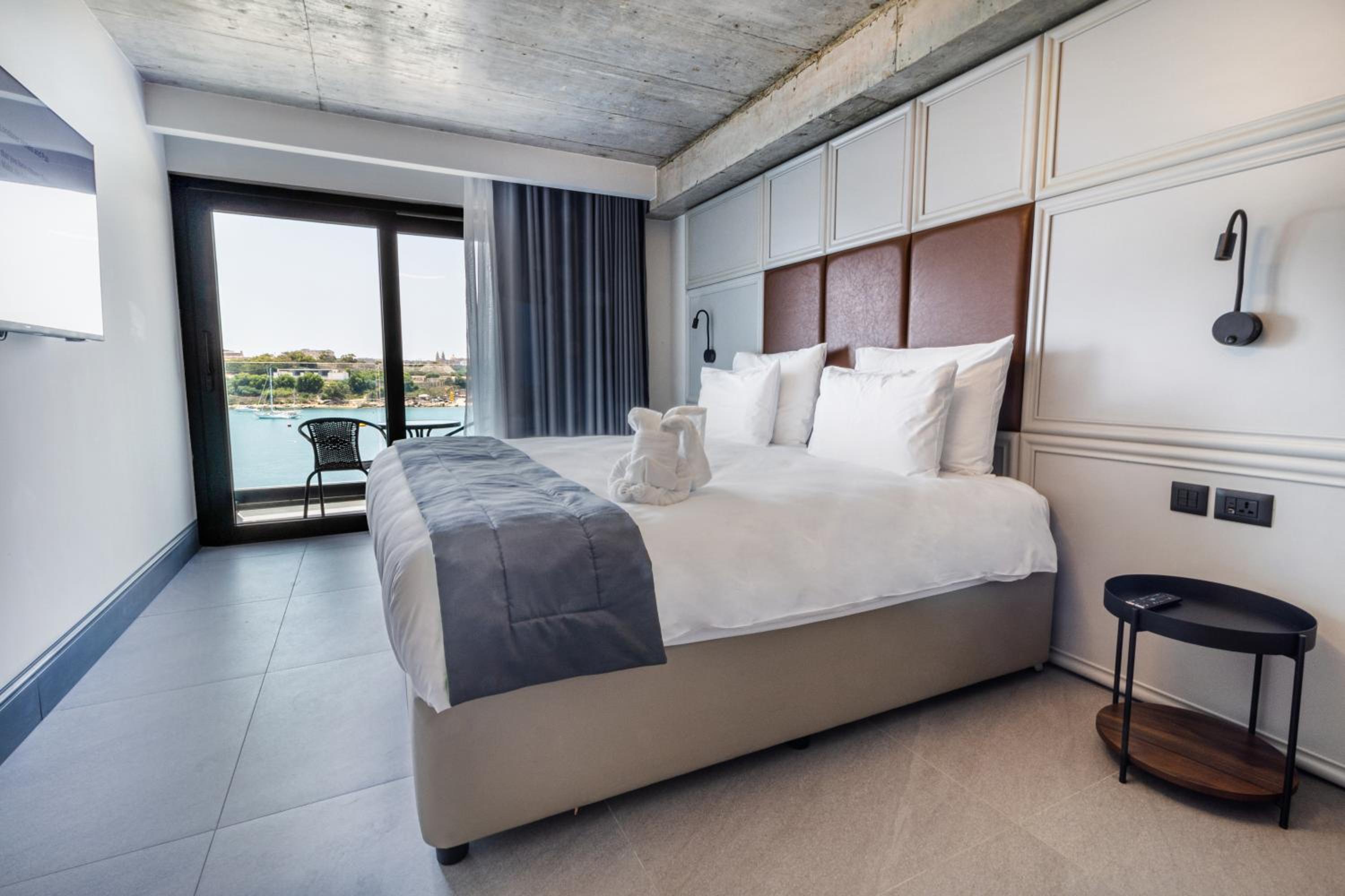 DELUXE, DOUBLE BED, SEA VIEW, BALCONY
