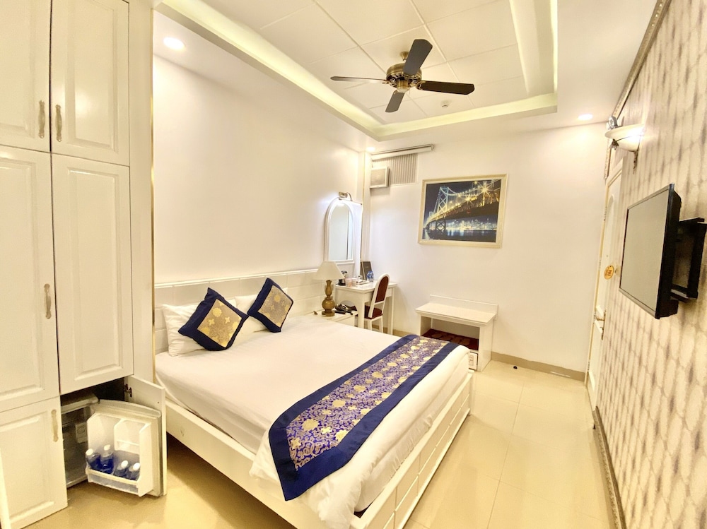 Tulip Hotel 3 34/81