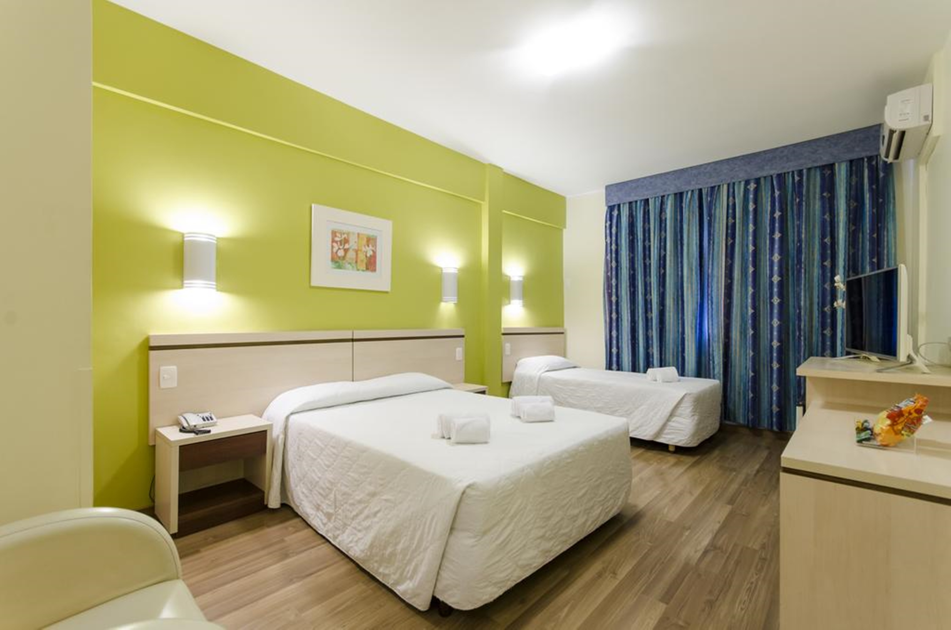 غرفة قياسية بسرير مزدوج وسرير فردي، Pires Hotel 2/2