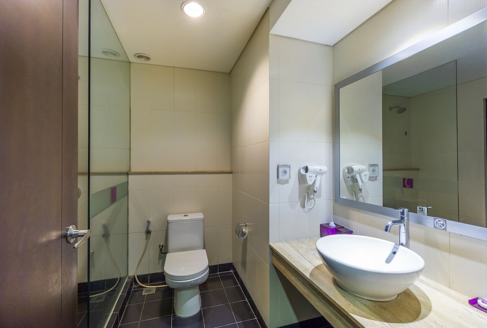 Quest Hotel Kuta 33/35