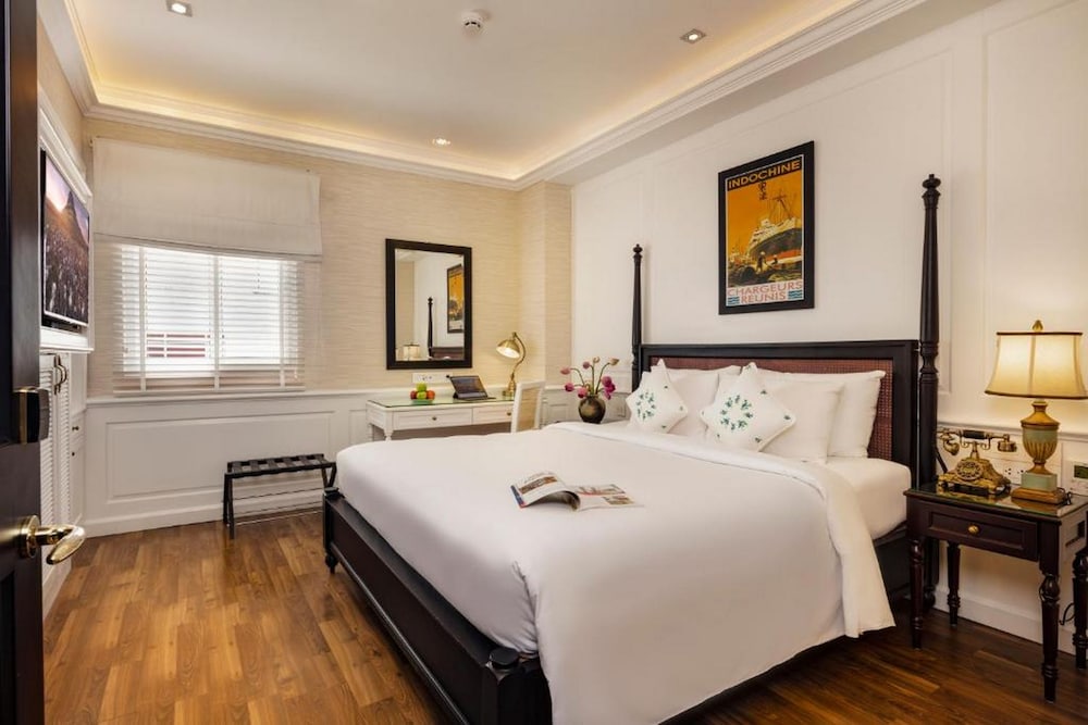 ELEGANT, COLONIAL, DELUXE, DOUBLE BED