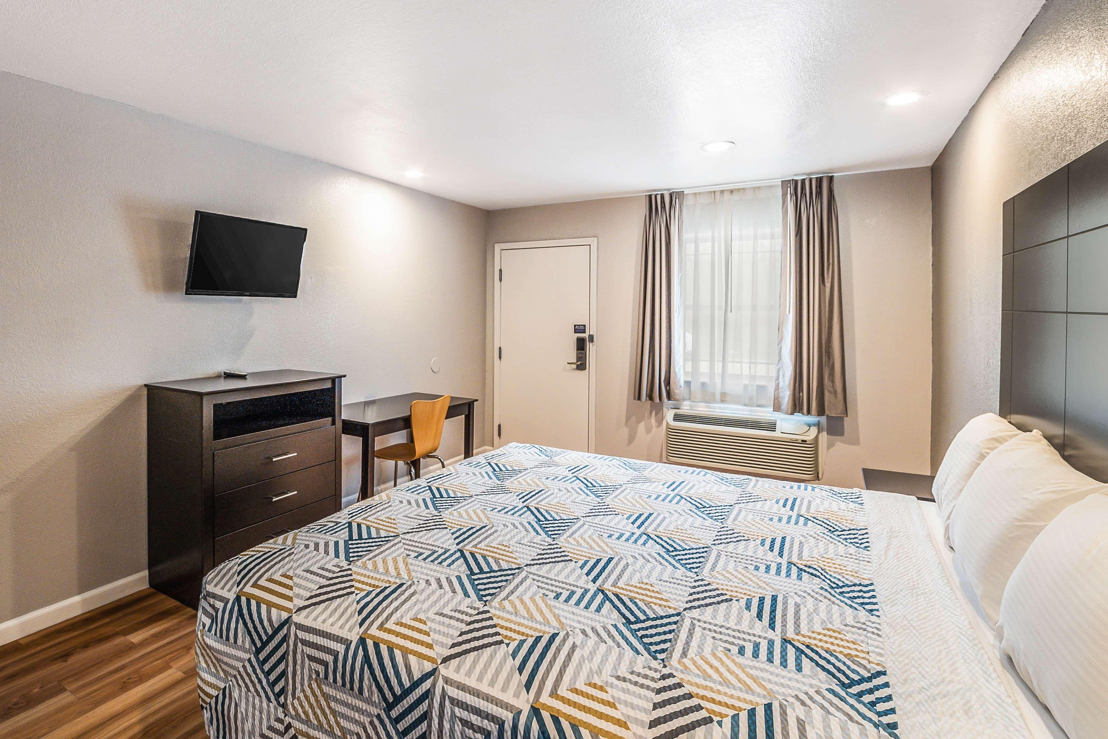 Motel6 Dallas, TX 52/59