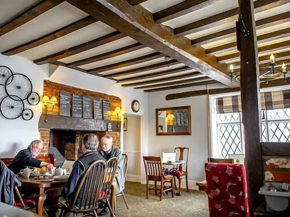 The White Horse Inn 28/48