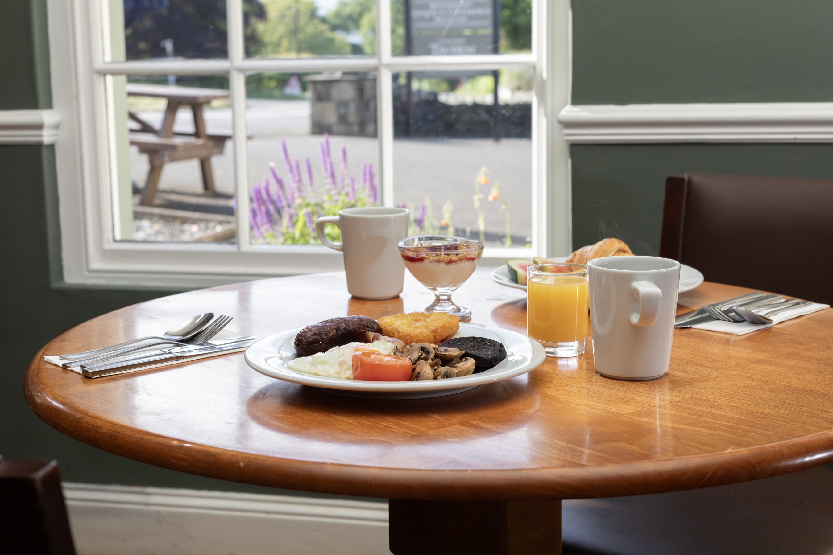 Lake District Castle Inn 32/50