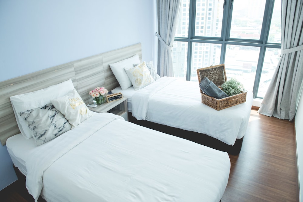 One Amerin Mall & Suites 3/50