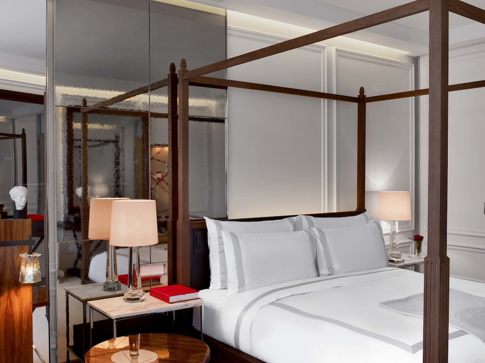 ATELIER, KING BED