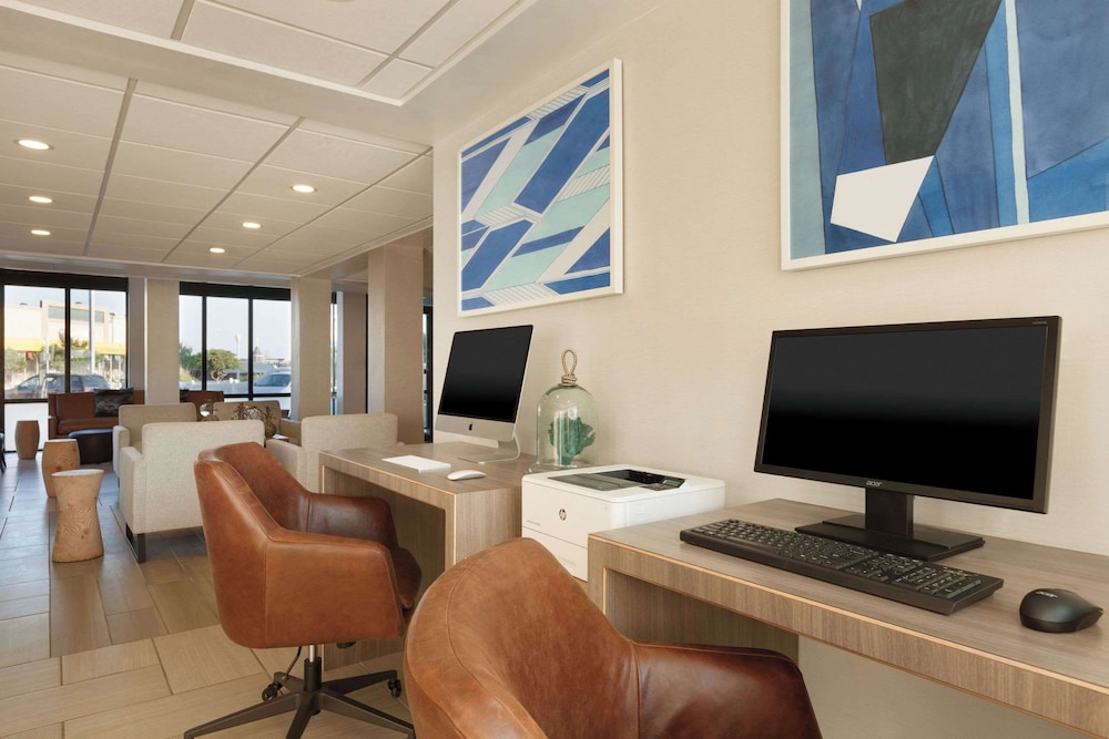 Surfbreak Oceanfront Hotel, Ascend Hotel Collection 49/61