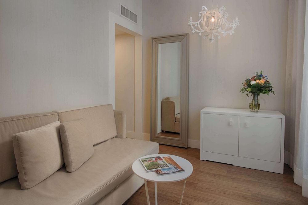 Hotel NH Genova Centro 25/47