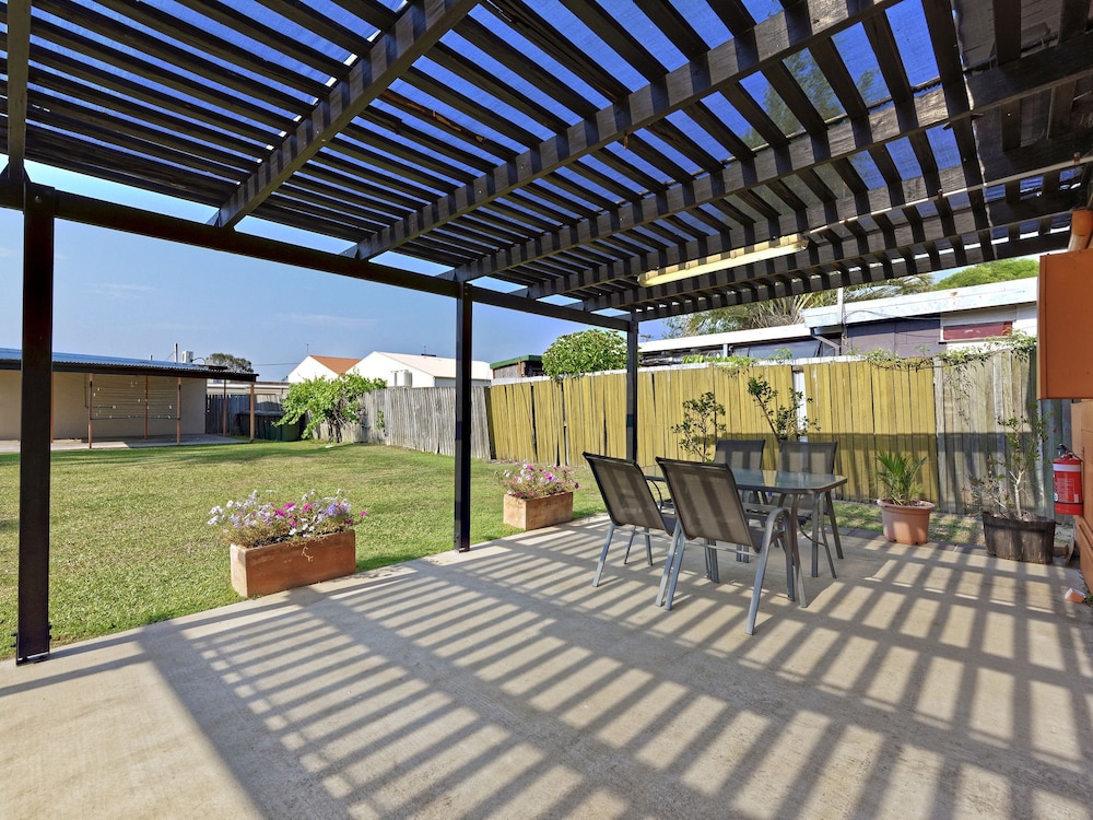 RIVIERA MOTEL BUNDABERG 35/44