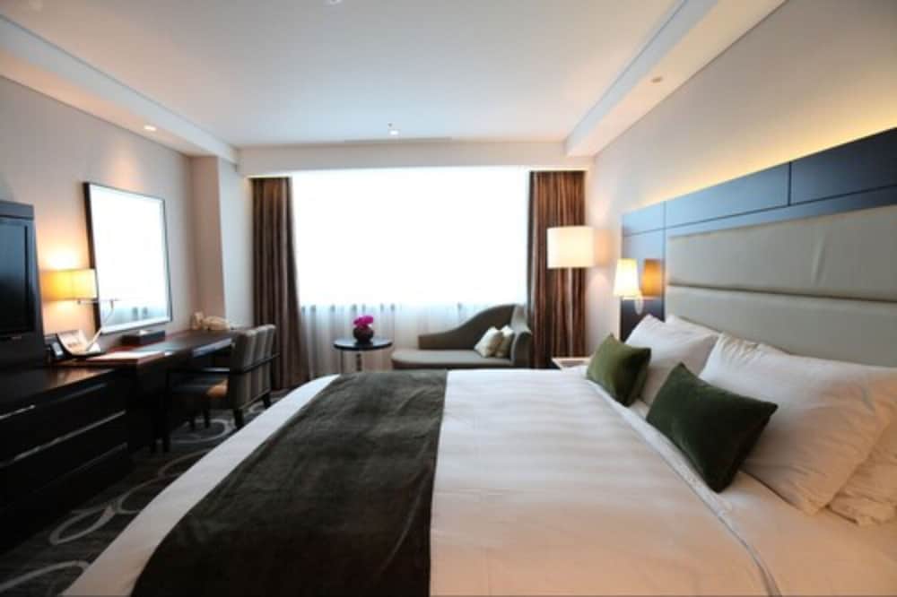 DELUXE, DOUBLE BED