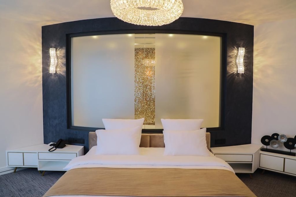 Aghababyan S Hotel 15/77