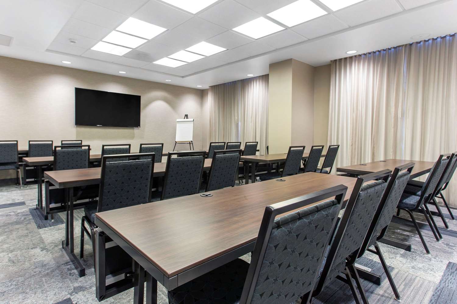 The Lodge at Duke Medical Center Durham 16/23