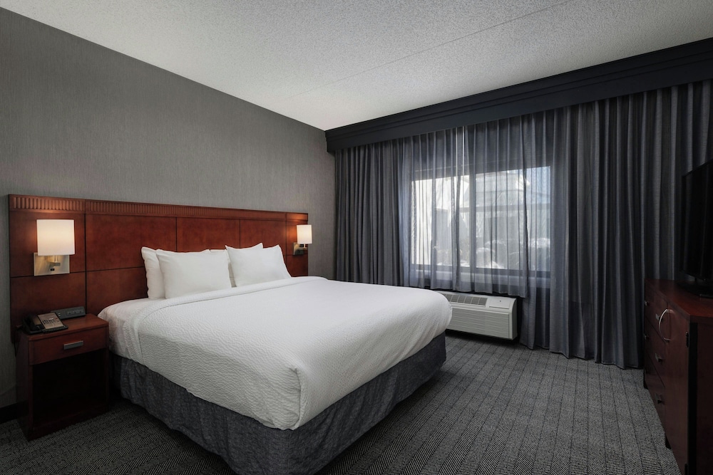 Courtyard by Marriott Denver Central Park 10/50
