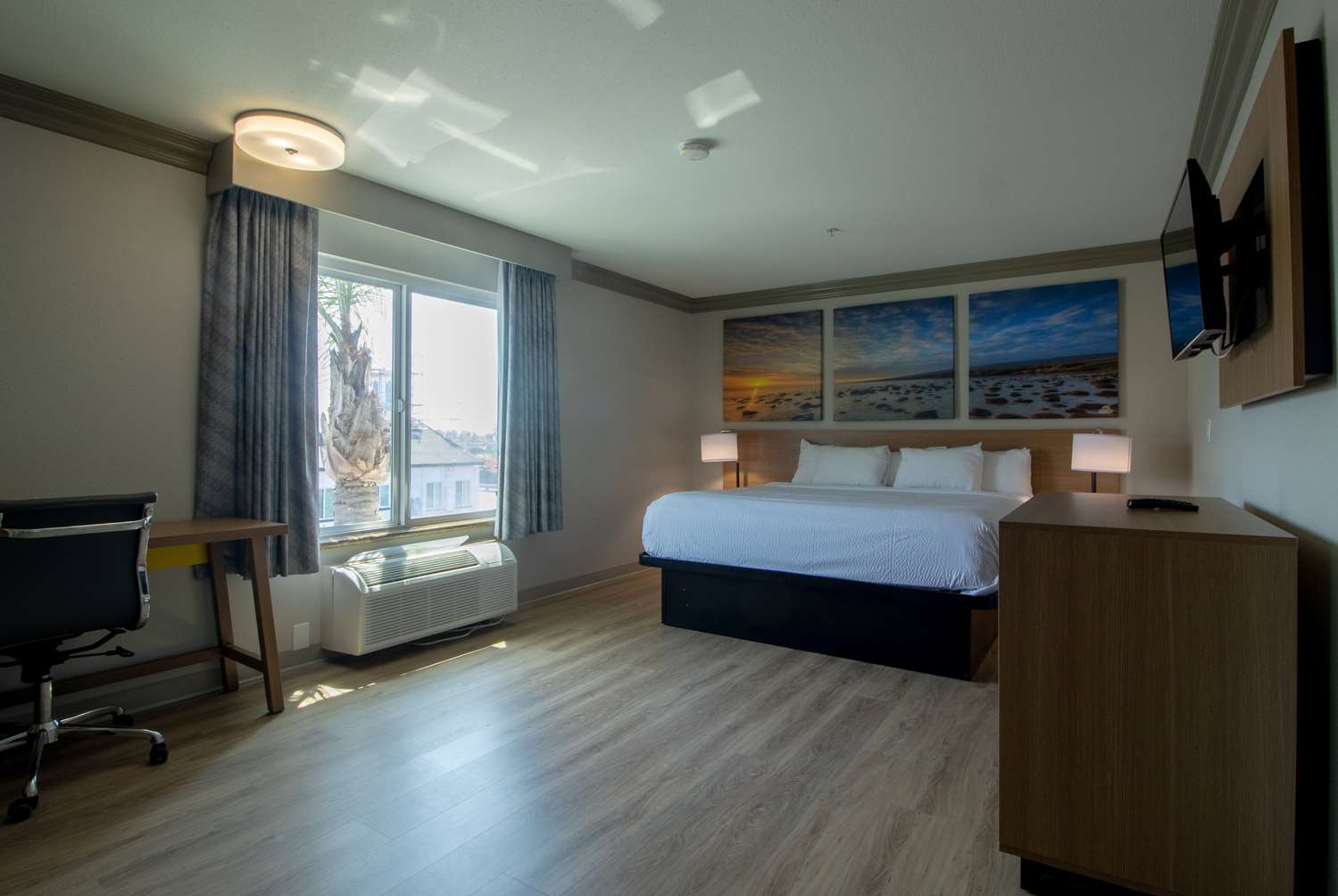 Days Inn by Wyndham Carlsbad 13/45
