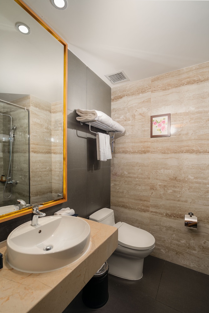 Sala Danang Beach Hotel 74/75