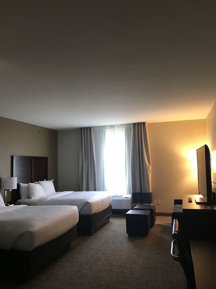 Comfort Suites Clarksville near Governors Square Mall 7/38