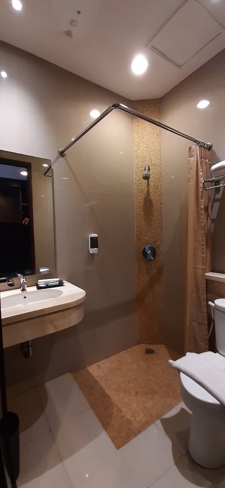 Oasis Siliwangi Sport Hotel 38/48