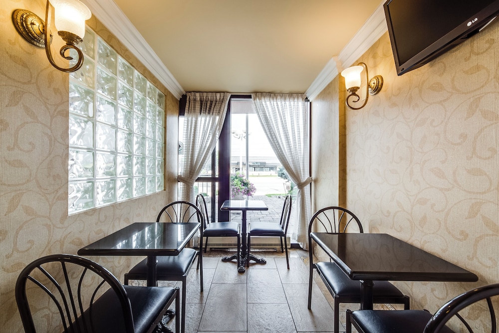 Monte Carlo Inn Toronto West Suites 48/65