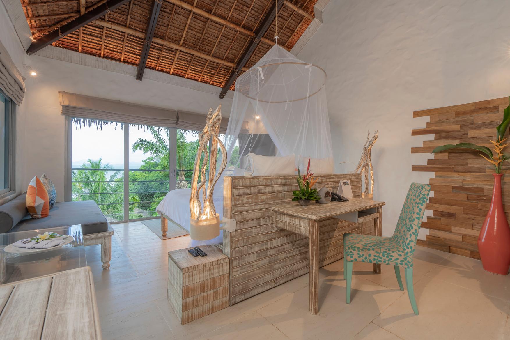 Deluxe, Plunge Pool
