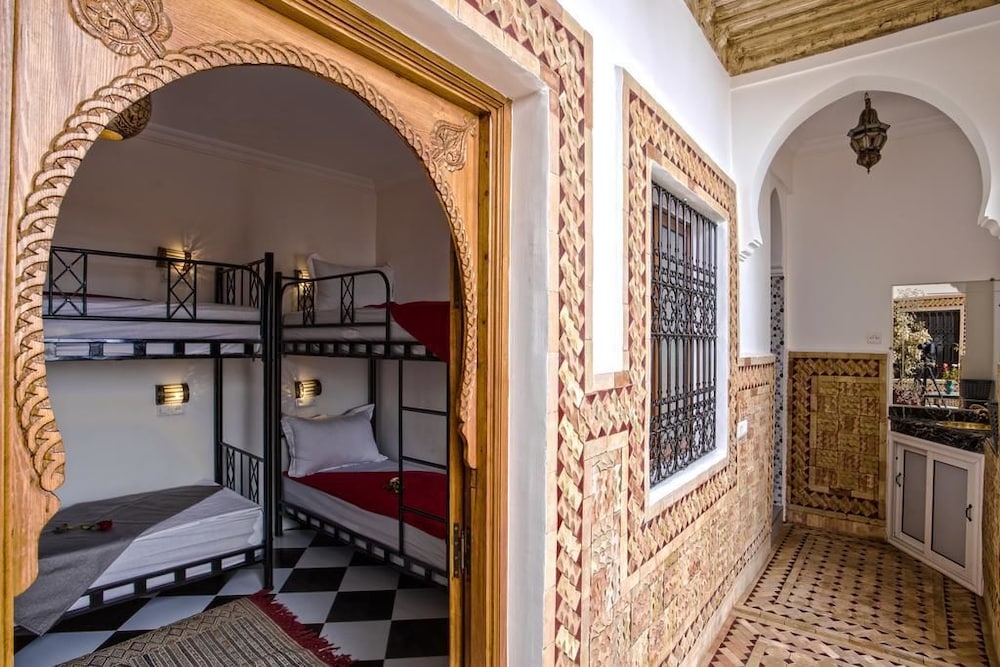 Amour d'auberge 16/36