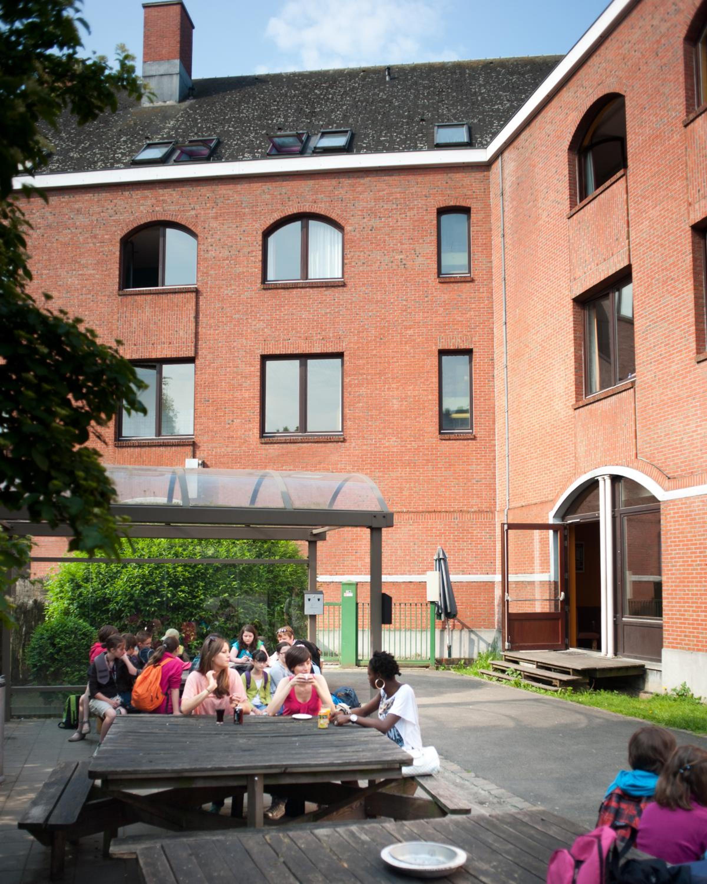 Generation Europe Youth Hostel 2/50