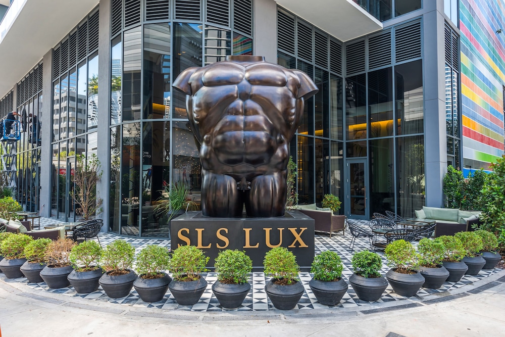 SLS LUX Brickell 52/60