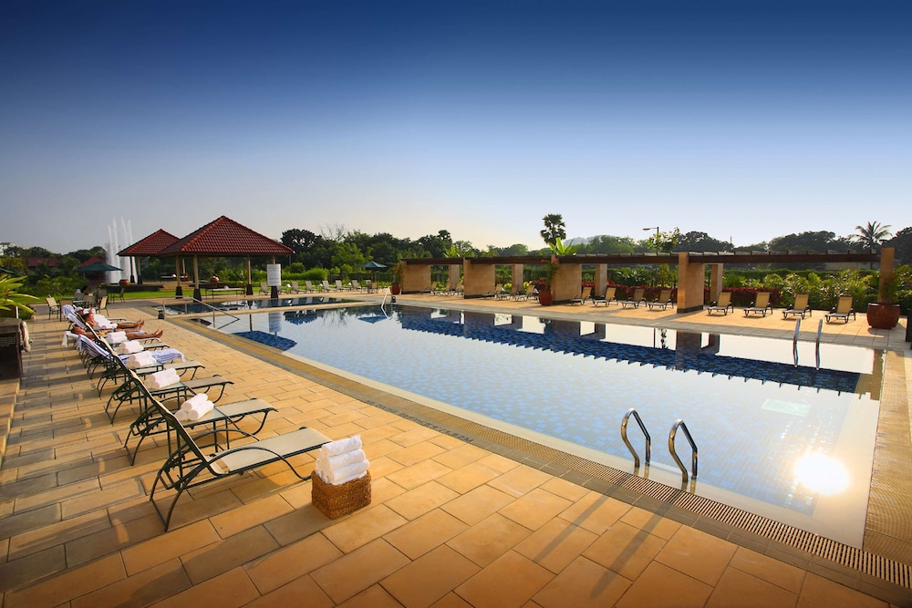 Radisson Blu Dhaka Water Garden in DHAKA