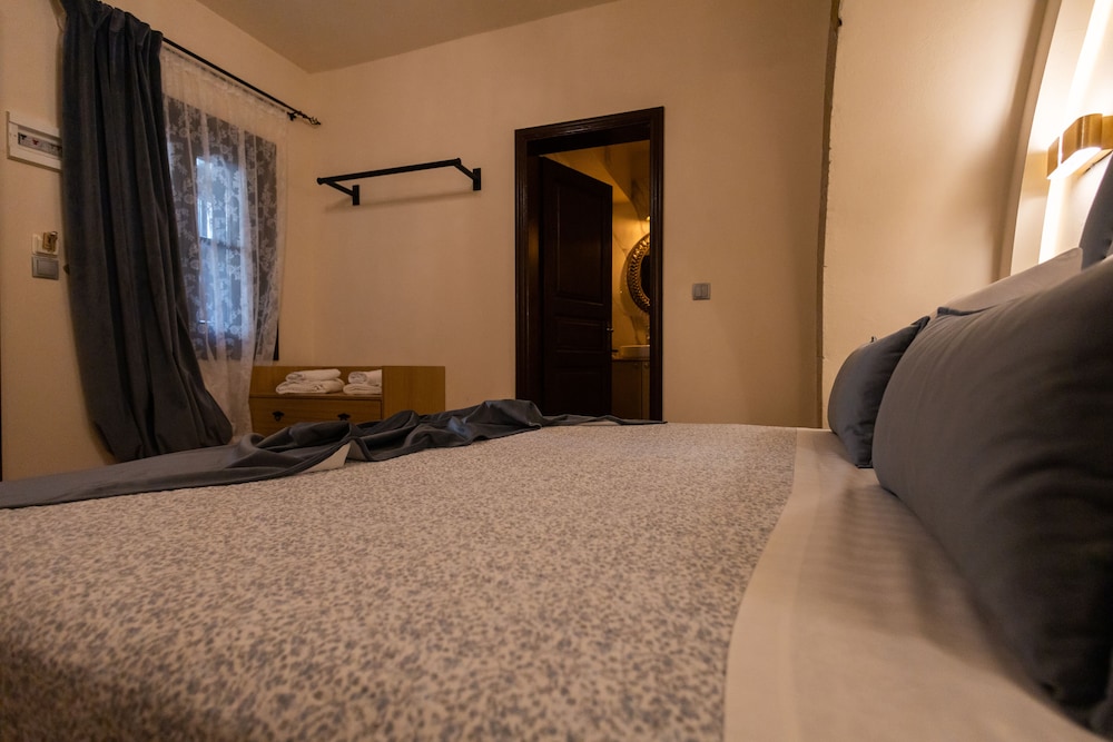 April Luxury Suites 16/50