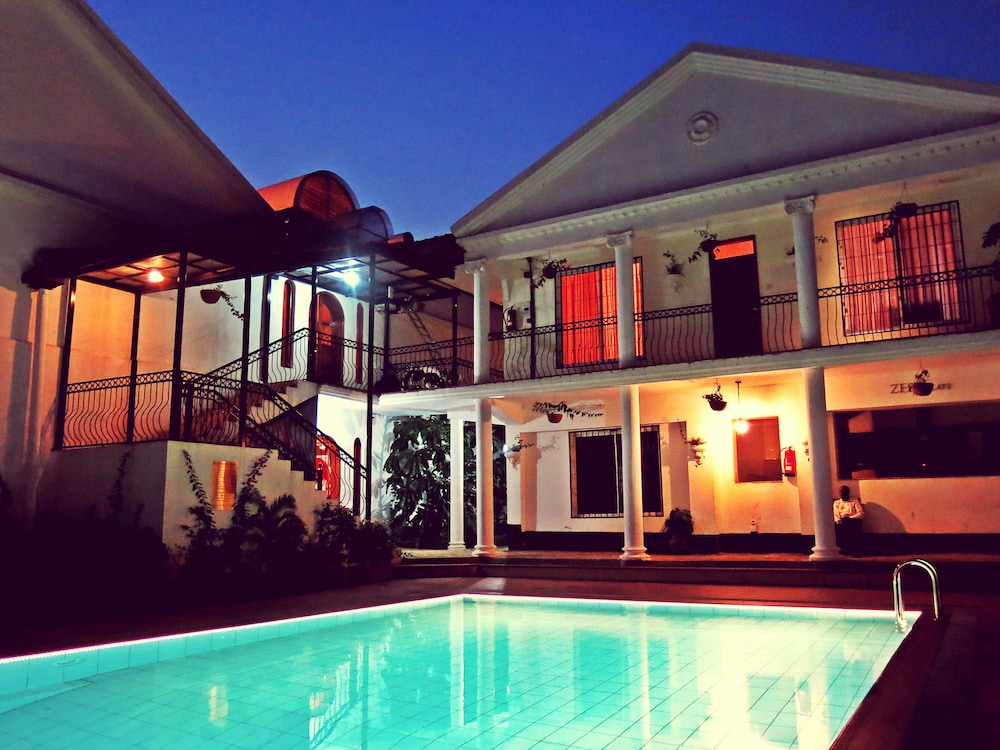 Sovereign Hotel 4/50
